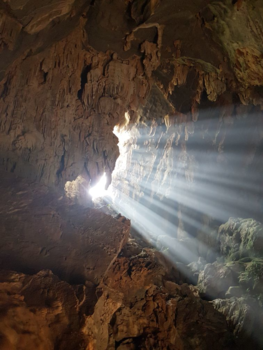 Grotten Vang Vieng - Zon doorbraak in een grot in Laos